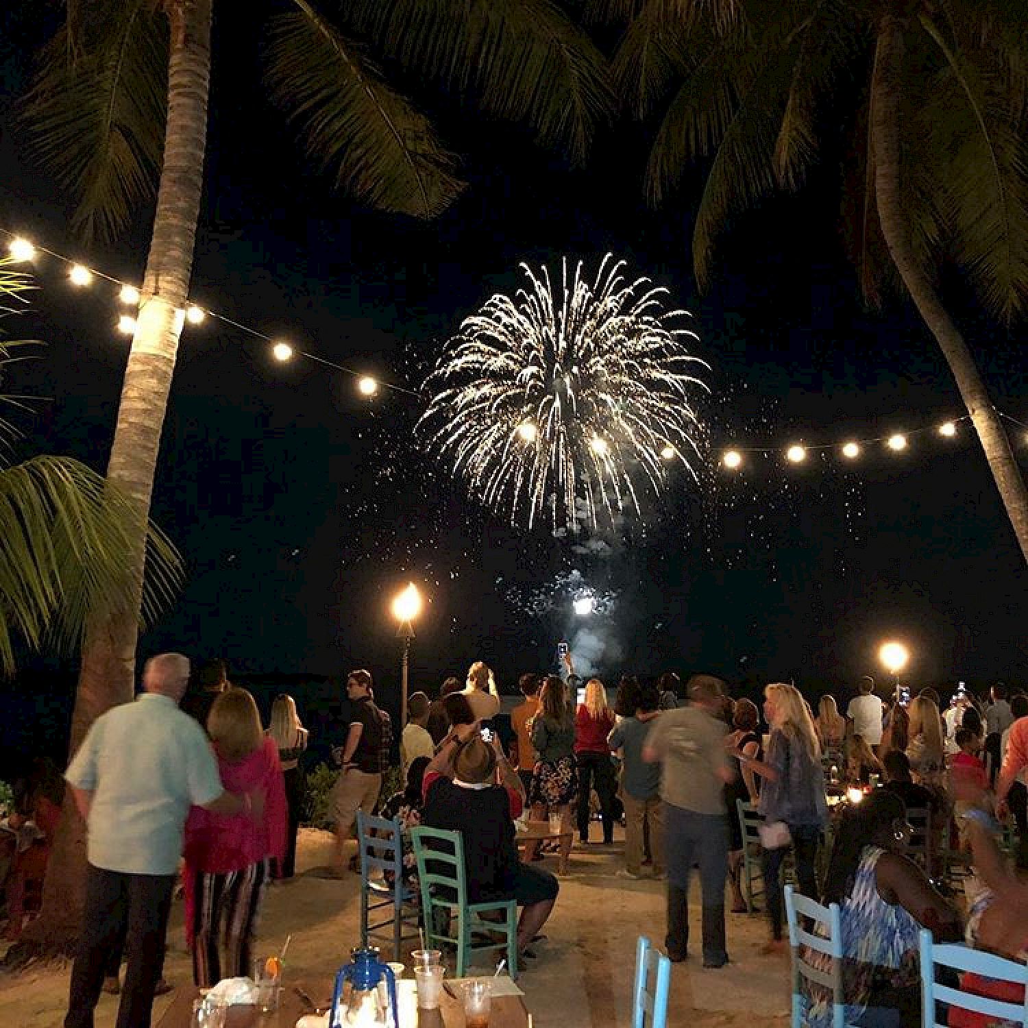 Hotel Near Pierre’s Restaurant & Morada Bay Full Moon Party Stay